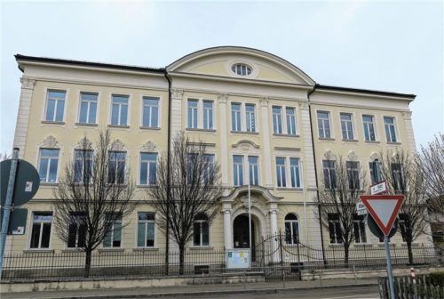 Fünf Schulklassen müssen seit gestern an der Luitpoldschule Bad Aibling zu Hause bleiben. Foto Baumann
