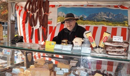 Für ihn war der Wochenmarkt die Rettung. Seinen alten Standplatz vor einem Baumarkt in Mühldorf musste Christian Kurtze wegen Corona von einem Tag auf den anderen aufgeben. Er hat lange nach einer Alternative gesucht.