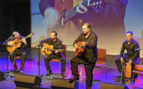 Gern gesehene Bekannte der Neuöttinger Gitarrentage: die „Allstars of Gipsy“.Foto  Hengel