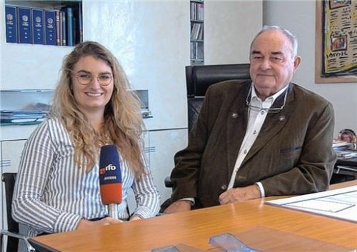 Gewährt tiefe Einblicke in sein Leben: Alfons Döser, hier mit Moderatorin Luca-Emilia Dingl. Foto RFO