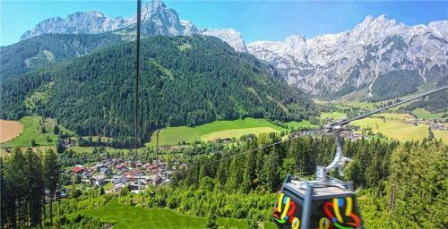 Hoch hinaus geht es ab Werfenweng mit der Seilbahn. Foto djd/WRB Hotelbetriebe GmbH & Co. KG