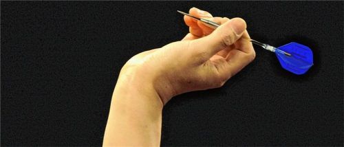 Im Rosenheimer Ballhaus fliegen am Samstag ab 10 Uhr bei der südbayerischen Meisterschaft die Dart-Pfeile. Foto  dpa