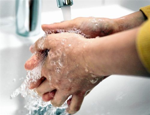 Laut Experten mit der beste Schutz, sich nicht mit dem Coronavirus anzustecken: regelmäßiges Händewaschen. Foto dpa