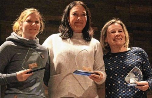 Marianne Ascher vom SV-DJK Heufeld wurde deutsche Masters-Meisterin im Riesenslalom vor Christina Spann (links) und Silvie Kaiser (rechts).