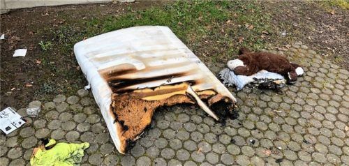 Möbel, Spielzeug und die Kleidung der Kinder verbrannten komplett.Foto Geyer