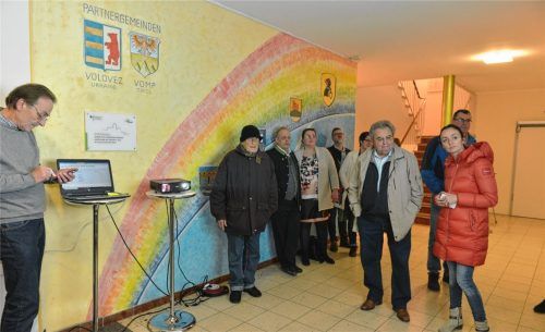 Nur wenige interessierte Gäste waren am Sonntagabend ins Rathaus nach Bad Endorf gekommen, um dort die Ergebnisse der Kommunalwahl zu erfahren.Foto Thomae