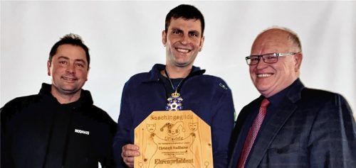 Präsident Hans Bauer, der ausgezeichnete Ehrenpräsident Christoph „Boffi“ Stadlhuber, und BDK-Oberbayern-Vorsitzender Peter Steinberger (von links).Foto .re