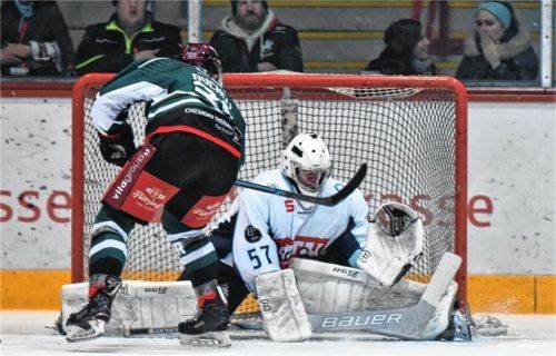 Seit 16 Spielen ohne Torerfolg: Daniel Bucheli, der Weidens Torhüter Neffin direkt in die Fanghand schoss.