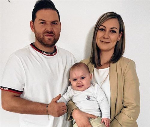 Senol (31) und Tina Kaya (26) sind seit fünf Monaten Eltern des kleinen Elias.Foto .re