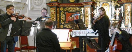 Sie spielten Barockmusik: (von links) Simon Steinkühler, Stefan Kellermann, Felicitas Speer, Brigitta Rauschmayer und Markus Hanke am Cembalo.Foto Janka