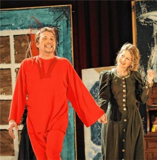 Sieglinde Zehetbauer (Sopran) und Markus Kotschenreuther (Tenor) – hier als Berta und Heinrich in „Die Nürnberger Puppe“ – stehen nun auch gemeinsam in der heiteren Oper „Dem Schelm die Hälfte“ auf der Bühne.Foto  Richter