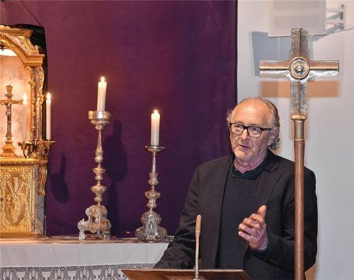 Sprach jetzt in der Kastenauer Kirche Heilige Familie über seine Glaubensüberzeugung: Kabarettist Peter Kirmair. Foto Schlecker