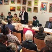 Zwei Redner, drei Statisten
