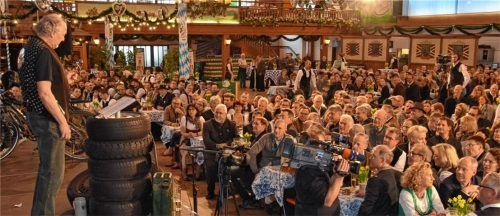 Von Panik wegen des Coronavirus war in der Inntalhalle nichts zu spüren. Die Gäste waren in Scharen gekommen.