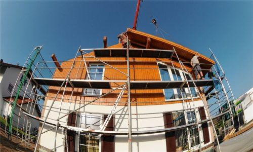 Wer soll das bezahlen? Der Ameranger Gemeinderat beschäftigte sich mit den Themen Hausbau, Quadratmeterpreis, Einheimischenmodell und Fördermöglichkeiten. Foto  dpa