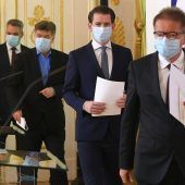 Kurz fährt Österreich wieder hoch