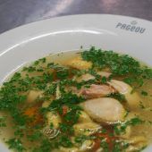 Einmal gekocht, zweimal gegessen: Hühnersuppe und Hühnerfrikassee