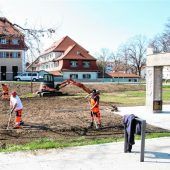 Platz vor Mahnmal nimmt Gestalt an