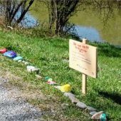 Bunte Schnur aus Steinen