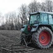 Bauern bestellen ihr Feld