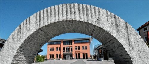 Bürger und Betriebe in Corona-Not sollen von der Gemeinde unterstützt werden. Das beschloss jetzt der Gemeinderat Stephanskirchen. Foto Schlecker