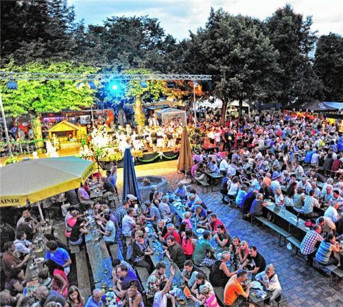 Das Bürgerfest ist für 17./18. Juli geplant. Mehr als 2000 Gäste seien bisher in der Regel zusammengekommen, sagt Organisator Wast Voit. Er will bis Ende Mai/Anfang Juni abwarten, ob das Bürgerfest im Herzen der Stadt stattfindet.