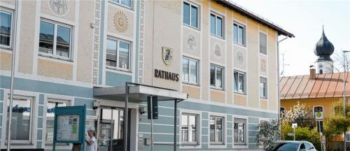 Das Rathaus in Bad Endorf:  Wann und in welchem Rahmen in der Marktgemeinde die Vereidigung des neuen Bürgermeisters und Gemeinderats stattfindet, wird in der kommenden Woche geklärt.Foto Ammelburger