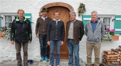 Der Vorstand der Almgenossenschaft (von links): Paul Stuffer, Georg Riedl, Johann Weyerer, Josef Stuffer und Georg Wohlschlager.Fotos Privat