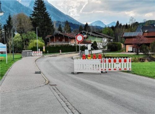 Die Schmelzer Straße in der Ortsmitte von Inzell ist wegen Umbauarbeiten bis Ende Juni 2020 gesperrt.Foto Wegscheider