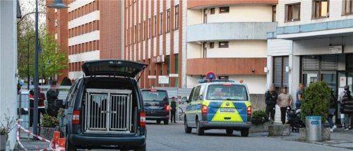 Die Situation an der Anker-Dependance hat sich schnell beruhigt, Polizeibeamte konnten den Streit zwischen 20 Bewohnern und dem Wachpersonal schlichten. Foto Fib/eß