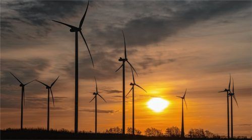 Erneuerbare Energiequellen wie Windkraft werden in Zeiten der Klimakrise immer wichtiger, da Strom und Wärme nachhaltig aus ihnen gewonnen werden können. Foto dpa