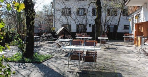 Gähnende Leere im Biergarten des Hotels „Zur Post“ in Rohrdorf.Foto Steffenhagen