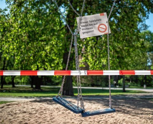 Gesperrte Spielplätze sind eine Facette der Beschränkungen durch die Corona-Pandemie. Die Leser der OVB-Heimatzeitungen machen sich Gedanken über deren Verhältnismäßigkeit.Foto dpa