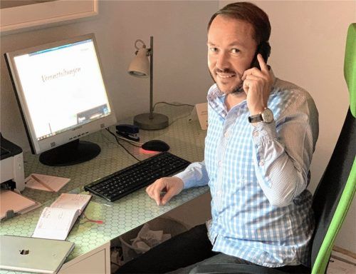 Hat schon wieder neue Ideen: Herbert Reiter am heimatlichen SchreibtischFoto Rehberg