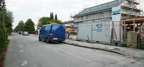 In der Baumannstraße in Bernau soll im Bereich des Hospiz (im Bau, rechts) demnächst Tempo 30 gelten. Foto Berger