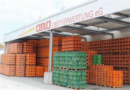 Leere Kisten stapeln sich bei der ORO Obstverwertung eG Rohrdorf. Durch die Schließung der Gastronomie, von Schulen, Kindergärten und Kantinen geht der Umsatz zurück. Foto Steffenhagen