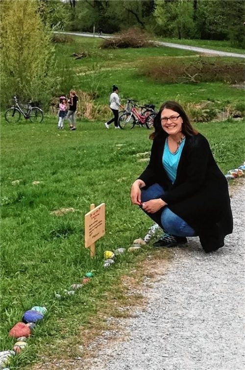 Luisa Artl (28) hofft auf zahlreiche Teilnehmer. Sie ist die Initiatorin der bunten Steinschlange an der Mangfall.
