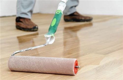 Mit der richtigen Oberflächenbehandlung bleiben Parkettböden jahrzehntelang schön. Foto yunava1/stock.adobe.com/PIK