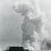 Bombenhagel über der Sprengchemie