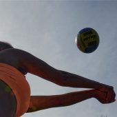 Ersten Aufschlag abgeschmettert