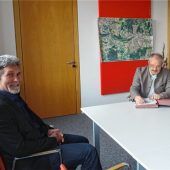 Unterschrift mit Sicherheitsabstand