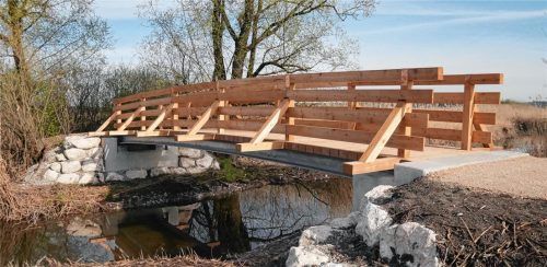 Von Spaziergängern lange erwartet, ist die neue Brücke über die Sims jetzt fertig. Fotos Kirchner