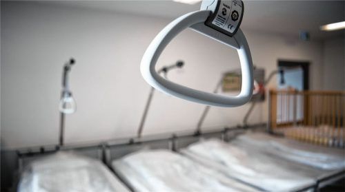 Zu den wichtigsten Aufgaben des neuen Ärztlichen Leiters Führungsgruppe Katastrophenschutz gehört unter anderem die Überwachung der Krankenbetten-Kapazität.Fotos  dpa, re