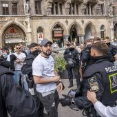 Und plötzlich ist der Marienplatz voll