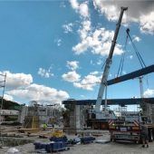 Westtangente Rosenheim: Erste Stahlteile für die Aicherparkbrücke werden eingehoben