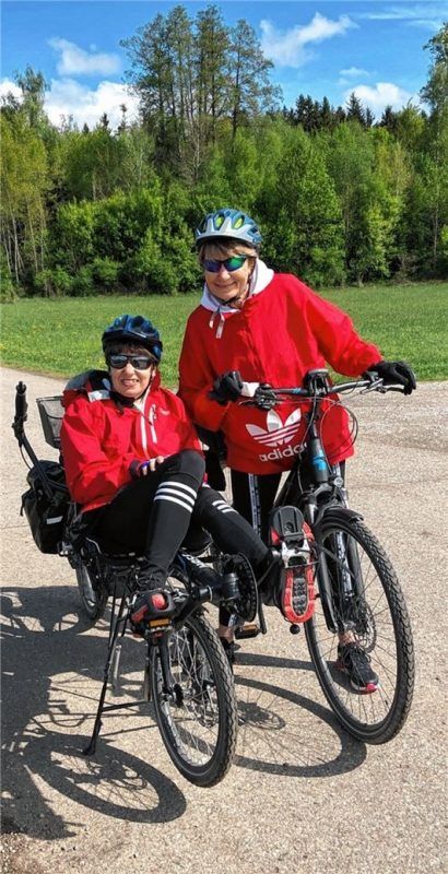 Ausgiebige Radtouren mit dem Tandem genießen Katharina und Christiane Grotz (von links).