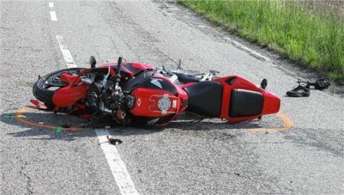 Bei einem Motorradunfall in der Nähe von Babensham ist gestern ein 62-jähriger Waldkraiburger gestorben. Foto barth