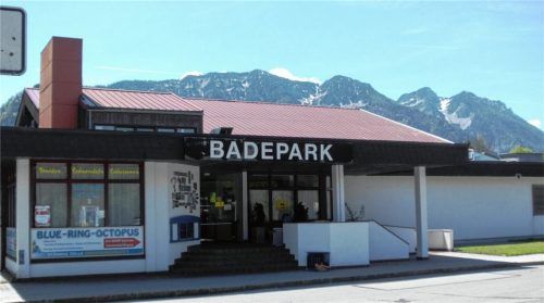 Besonders bei Familien ist das Inzeller Hallenbad beliebt. Doch nicht nur deshalb, sondern auch aus touristischer Sicht soll das Bad erhalten bleiben und nun wieder auf einen energetisch akzeptablen Stand gebracht werden.Foto Wegscheider