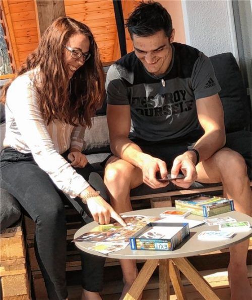 Biathlon-Paar aus Ruhpolding: Die Schweizerin Lena Häcki und Marco Groß beim Spielenachmittag.