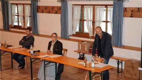 Bürgermeisterin Marianne Steindlmüller bei ihrer letzten Gemeinderatssitzung mit ihren beiden Mitarbeitern, Kämmerer Andreas Oppacher (links) und Bauamtsleiter Olaf Hoffmeyer (rechts).Foto reh